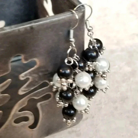 Edgy Bali Style Glass Grape Bunch Dotted Accent Purple White Silver Earrings - Picture 2 of 5